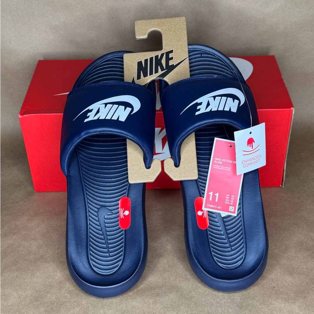 NWT Nike women’s Victori One Slide Size 11